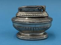 Классическая настольная бензиновая зажигалка "Ronson" в стиле "Queen Anne".