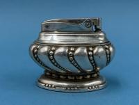Знаменитая винтажная настольная зажигалка «Crown» от компании "Ronson", выпущенная в Великобритании в 1950–1960-х годах.