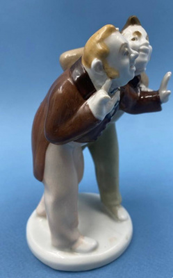 Фарфоровая статуэтка "Добчинский и Бобчинский" по комедии Н.В.Гоголя "Ревизор".