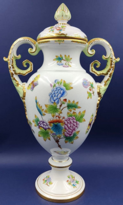 Ваза с крышкой "Queen Victoria" Венгерский фарфор «Херенд».