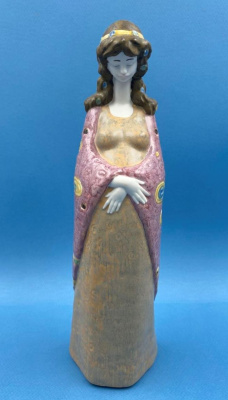 Фарфоровая статуэтка "Беременная девушка", "Lladro".