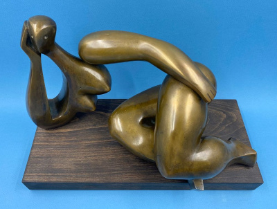 Бронзовая фигура "Лежащая", 2000 г. Антонов А.Г.