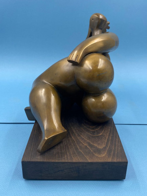 Бронзовая фигура "Лежащая", 2000 г. Антонов А.Г.