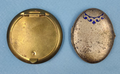 Карманный складень для двух фотографий и табакерка. Начало ХХ века.