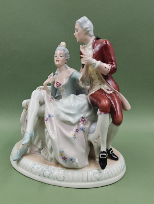 Фарфоровая композиция "Ухажёр. Галантная сцена", "Royal Dux".