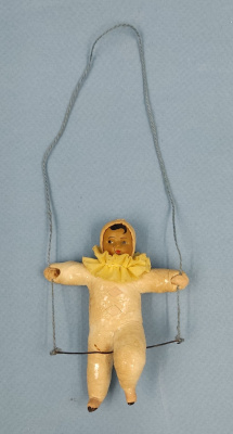 Ёлочная игрушка СССР "Девочка-акробатка на качелях", 1940 г. 