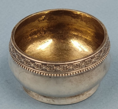 Серебряная солонка.