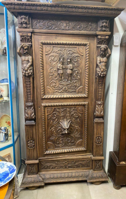 Старинный кабинетный шкаф. 