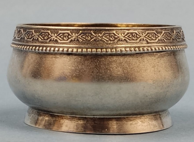 Серебряная солонка.