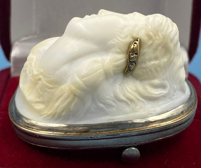 Серебряная брошь "Камея".