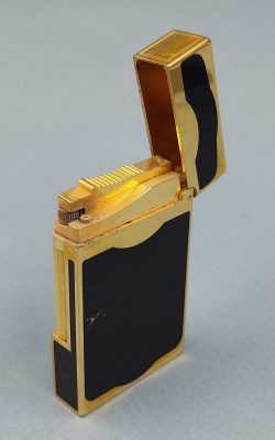 Газовая зажигалка марки "S.T.Dupont" в родной коробке.