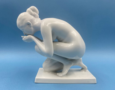 Фарфоровая статуэтка "Девушка пьющая воду"."Rosenthal", Germany.