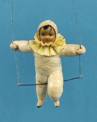 Ёлочная игрушка СССР "Девочка-акробатка на качелях", 1940 г. 