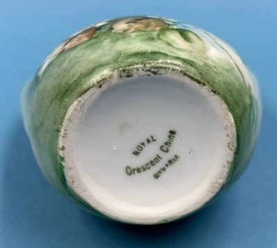 Фарфоровая мини-вазочка с дугообразной ручкой "Royal Crescent China", Бавария, 1901-1909-е гг.
