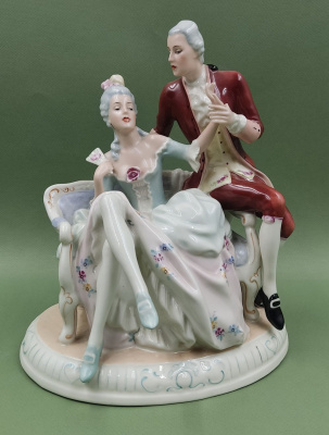 Фарфоровая композиция "Ухажёр. Галантная сцена", "Royal Dux".