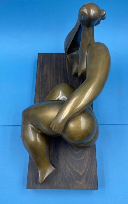 Бронзовая фигура "Лежащая", 2000 г. Антонов А.Г.