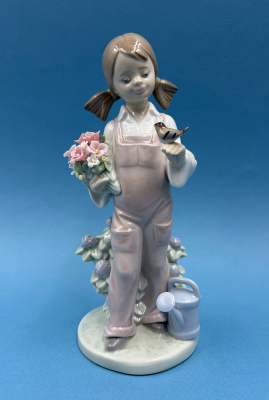 Фарфоровая статуэтка "Весна пришла" испанской мануфактуры "Lladro".