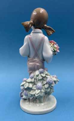 Фарфоровая статуэтка "Весна пришла" испанской мануфактуры "Lladro".