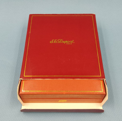 Газовая зажигалка "S.T.Dupont" в родной коробке.