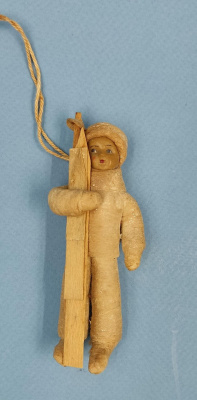 Ёлочная игрушка СССР "Мальчик с лыжами", 1940 г.
