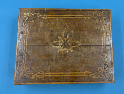 Старинная деревянная шкатулка(настольный ларец).