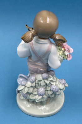 Фарфоровая статуэтка "Весна пришла" испанской мануфактуры "Lladro".