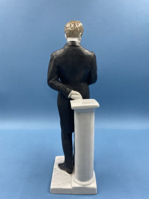 Фарфоровая статуэтка "Артист П.М. Норцов в роли Евгения Онегина".