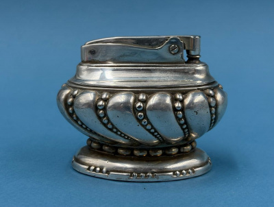 Знаменитая винтажная настольная зажигалка «Crown» от компании "Ronson", выпущенная в Великобритании в 1950–1960-х годах.